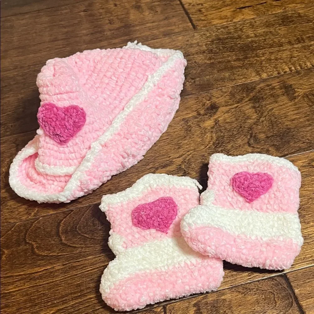 DayLee Design Pink Handmade Western Style Hat and Boots, size 0-6 months